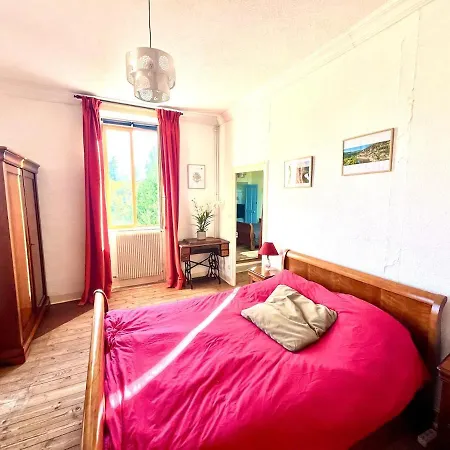 La Tour Carree De Nontron, Sleeps 12 *