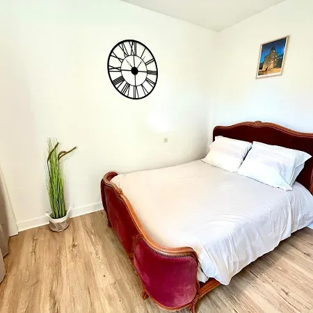Holiday home La Tour Carree De Nontron, Sleeps 12 *