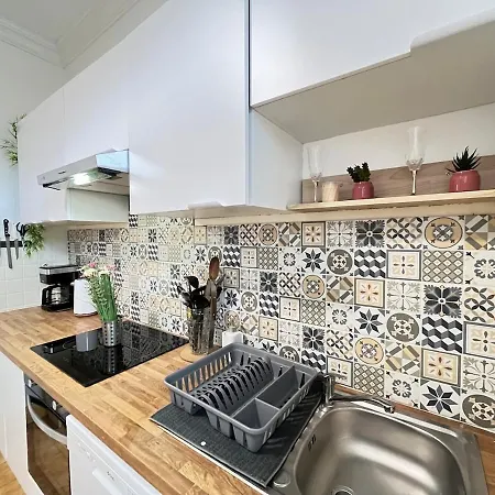 Holiday home La Tour Carree De Nontron, Sleeps 12 *
