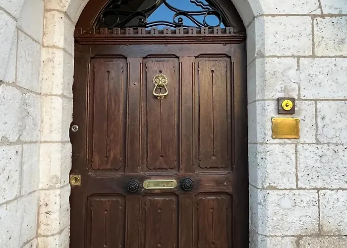 Ferienhaus La Tour Carree De Nontron, Sleeps 12 *