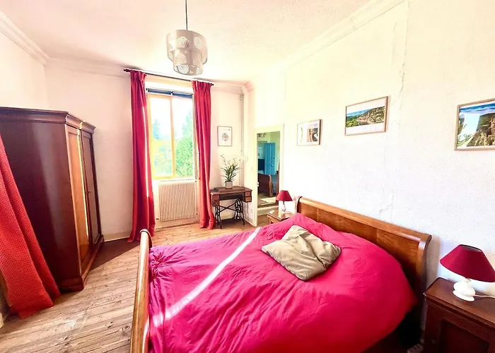 La Tour Carree De Nontron, Sleeps 12 *